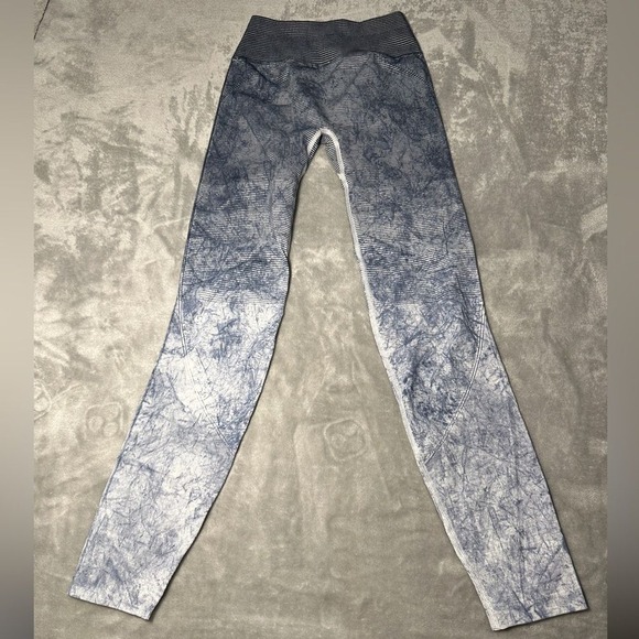 Lululemon Ebb To Train Tight Wash Leggings. Ombré Size 4. Retail- $118 Stretch - Picture 8 of 10